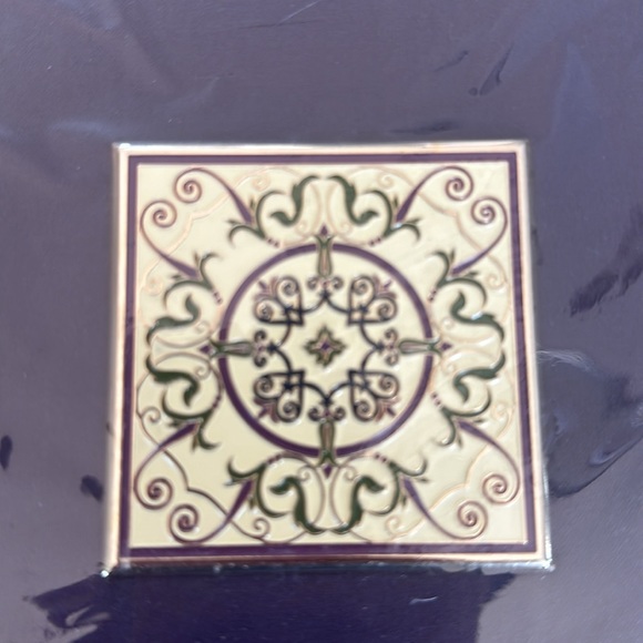 12 x 12 Plum with Medallion Creative Memories Album - Picture 2 of 2